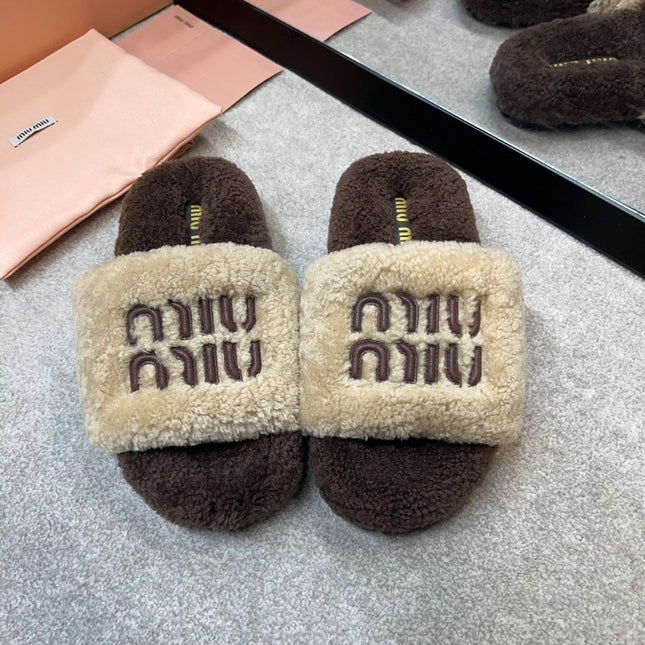 MIU 로고 시어링 슬리퍼