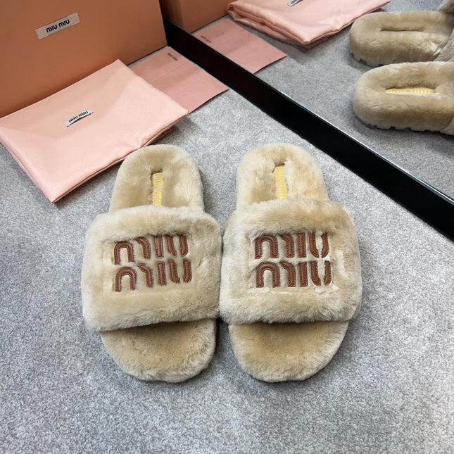 MIU 로고 시어링 슬리퍼