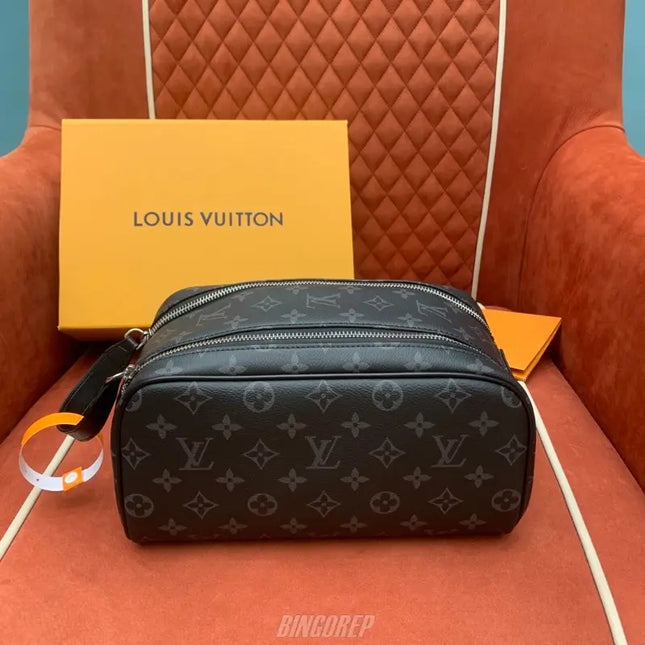 LV 도프 키트 토일렛 파우치 모노그램 이클립스 M46354